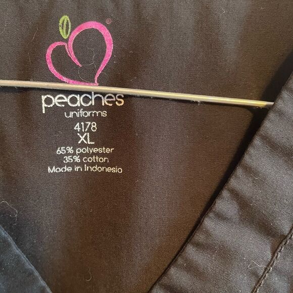 Scrub set.  Top XL.  Pants M tall - Picture 4 of 8